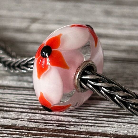 TROLLBEADS Black White Coral Pink Flower Unique LAA 925S NEW! Textured - Picture 1 of 5